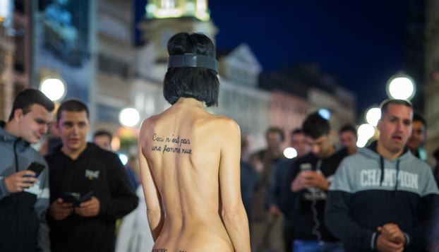 FOTO Umjetnica šetala Korzom potpuno gola i šokirala građane