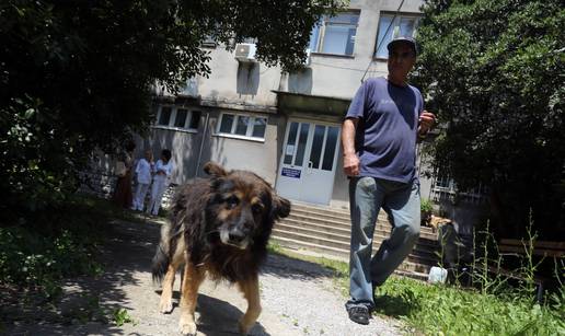 Mješanac Maks dočekuje i tješi pacijente na riječkom Sušaku