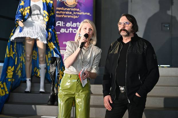 Zagreb: U predvorju MSU-a svečano otvorena izložba "MAMA ŠČ!"