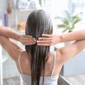 Očistite korijen kose detaljno uz samo 5 minuta masaže tjemena