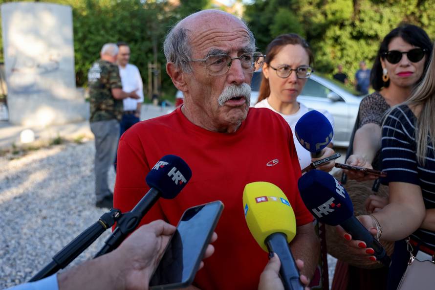 Benkovac: Organizatori benkovačkog festivala "Nosi se" koji je odgođen nakon prosvjeda branitelja održali mirni prosvjed