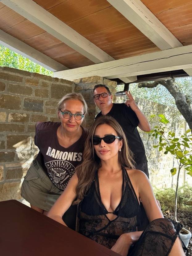 FOTO Haljine, badići i prijatelji! Seve objavila vruće fotke ljeta