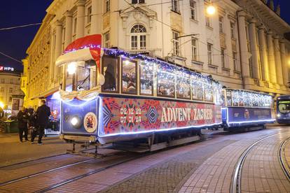 FOTO Pogledajte atmosferu na otvorenju adventa u Zagrebu: Balet na ledu i gužva na trgu...