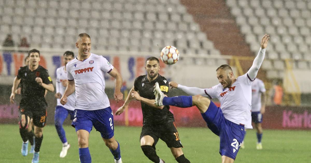 Hajduk is breaking the nerves of the fans, but it is still in the game. The coach would finally have to play something