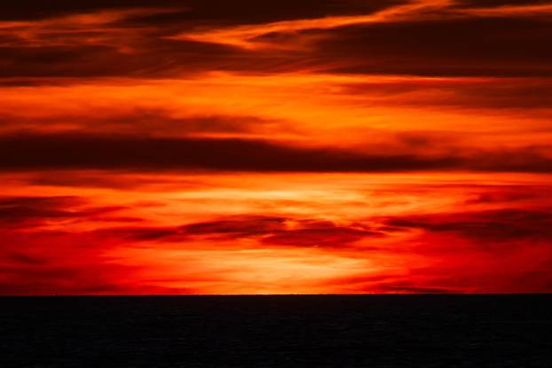 Vela Luka: Zalazak sunca promatran sa trajekta Oliver