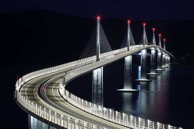 Pogled na Pelješki most iz Komarne