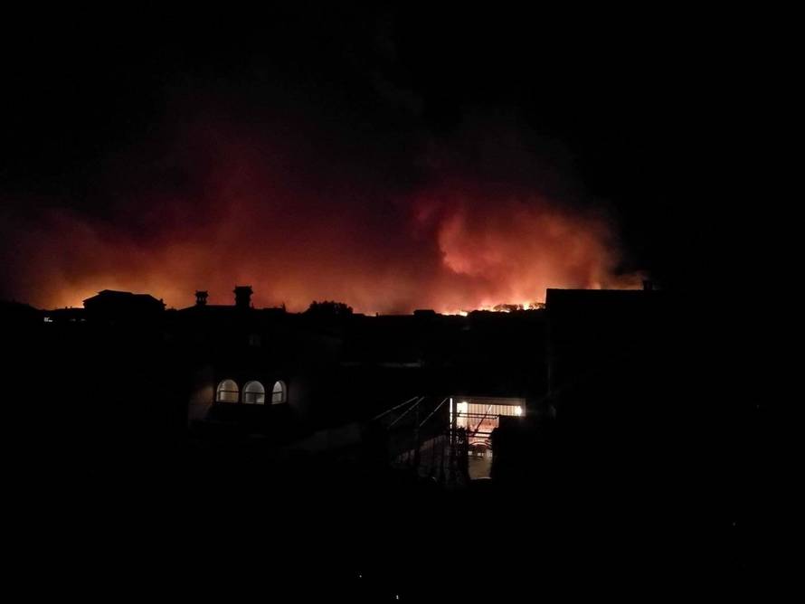 Evakuirali stanovnike sela kod Drniša: 'Ovo je velika nesreća'