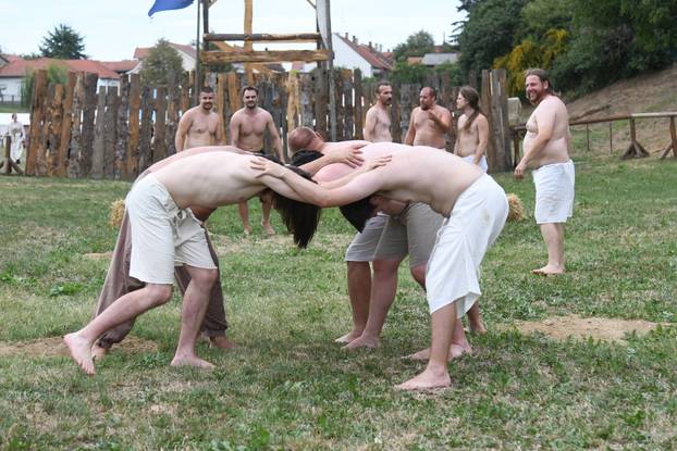 Koprivnica: Prikaz srednjovjekovnog ragbija na Renesansnom festivalu