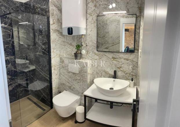 FOTO Ova vila sagrađena od kamena starog 120 godina, a cijena je prava sitnica