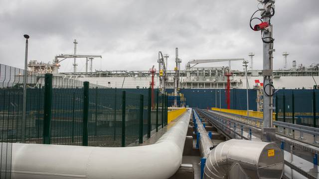 Pušten u rad plutajući LNG terminal u Omišlju, stigao i  Plenković
