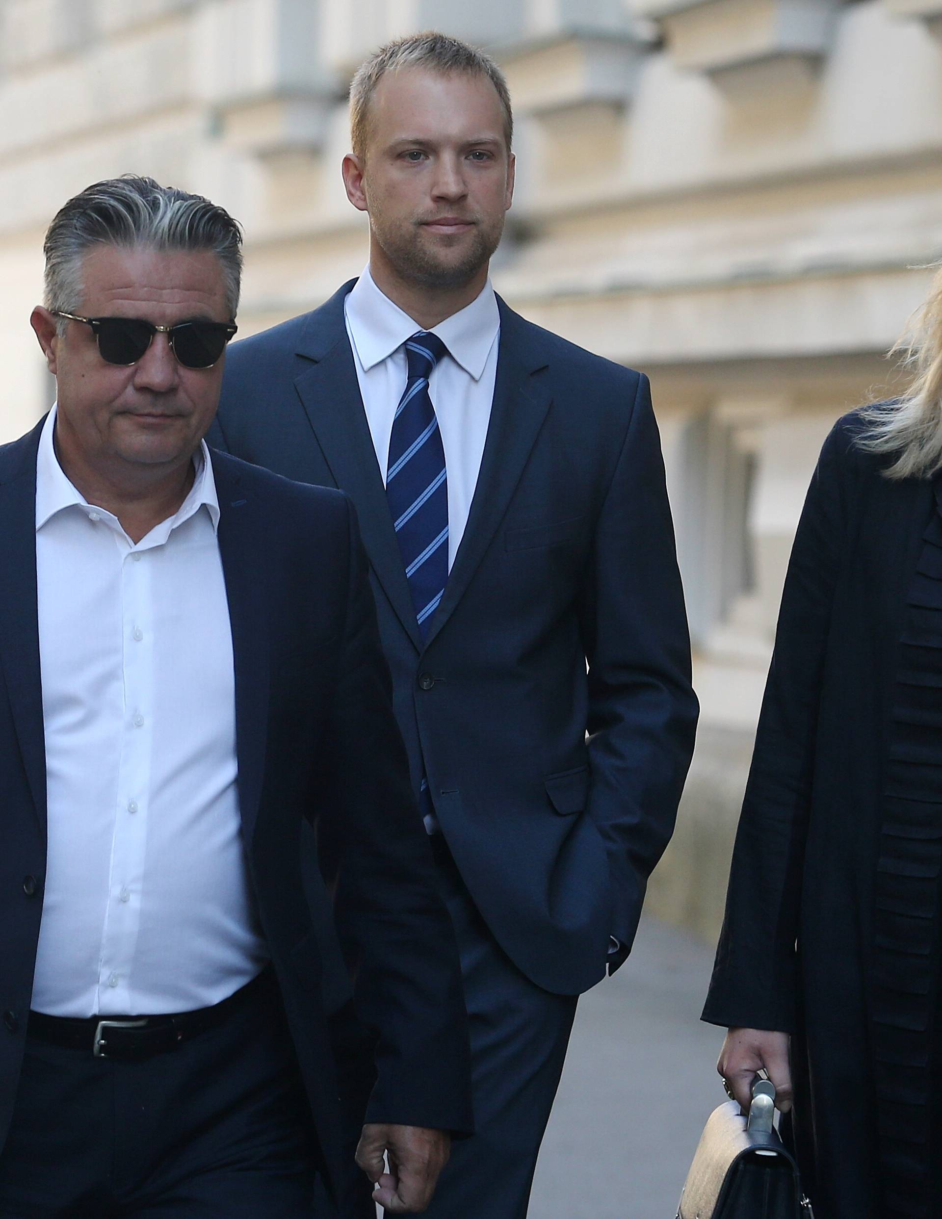 Zagreb: Saucha s odvjetnicima dolazi na Å½upanijski sud na sjednicu OptuÅ¾nog vijeÄa