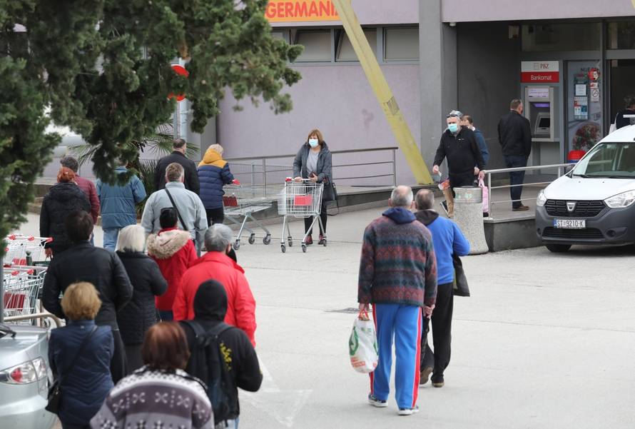 Split: Uvođenje novih mjera u trgovinama opet stvorilo redove