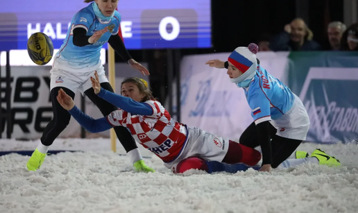 Prvi smo put igrale ragbi na snijegu! Smrzli su nam se prsti