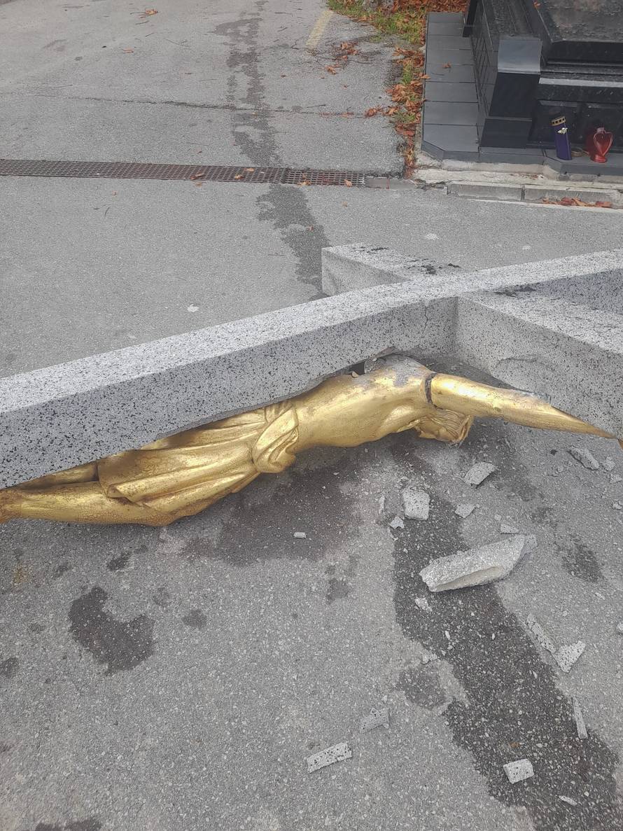 Holding konačno odgovorio o srušenom križu na Mirogoju