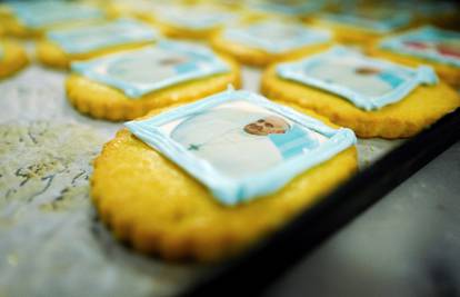 Slastičarnica u Lisabonu nudi kolačiće sa slikom pape Franje uoči njegovog posjeta gradu