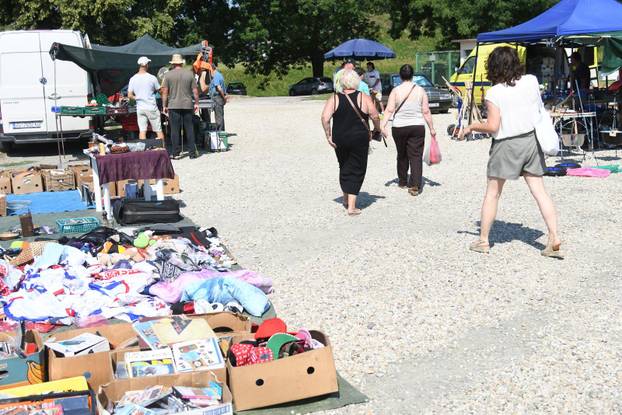 Koprivnica: Popularni buvljak zbog toplotnog vala ipak je imao nešto manje prodavača i kupaca
