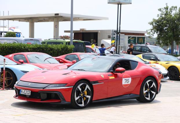 Šibenik: Turneja Ferrari Cavalcade 2026. s više od 120 Ferrarija na šibenskoj rivi