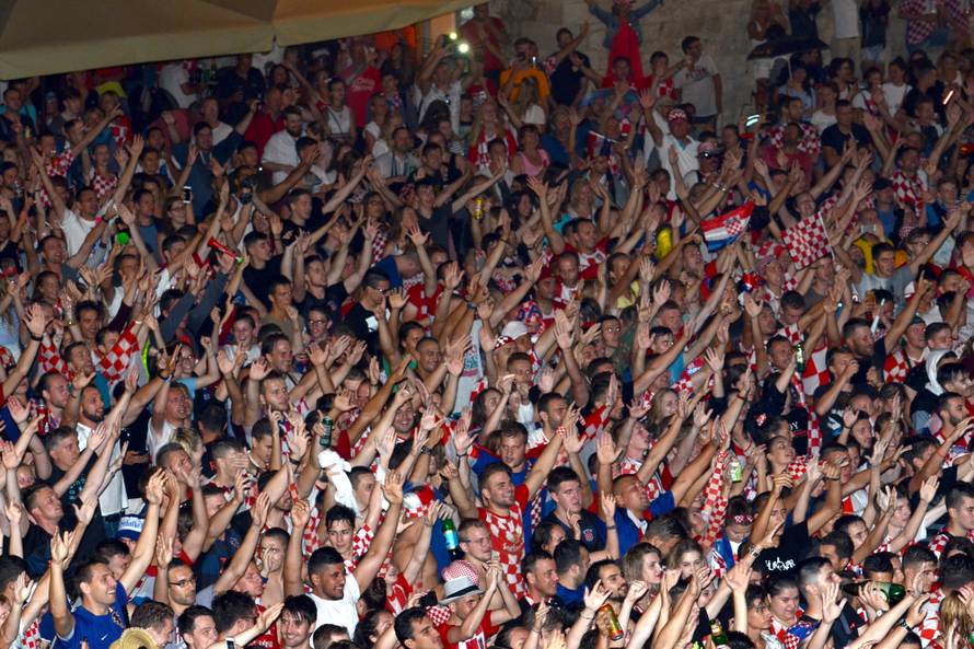 Pula: Ni kiÅ¡a nije omela gledanje polufinalne utakmice izmeÄu Hrvatske i Engleske