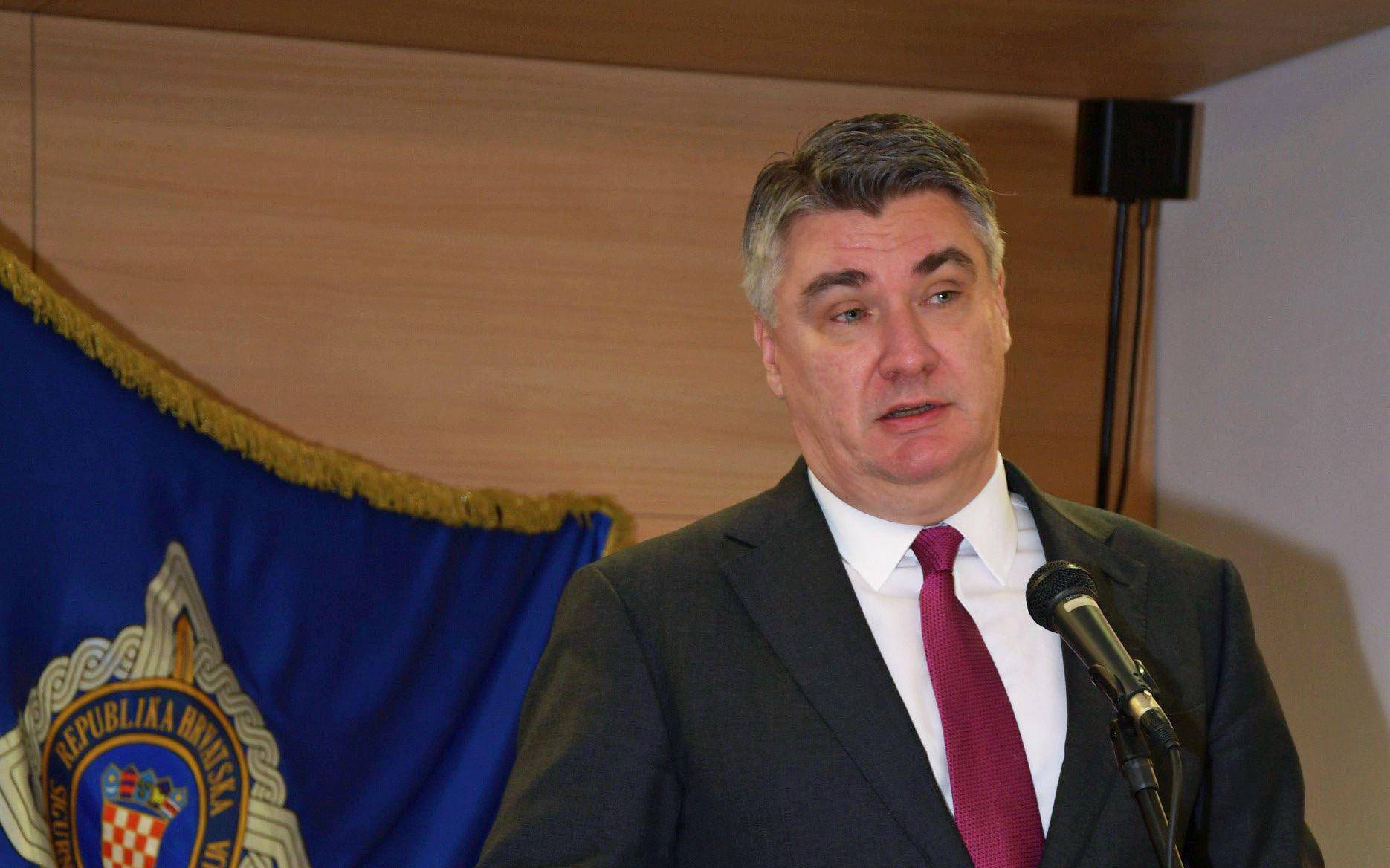 Zoran Milanović je odlikovao zaslužne djelatnike SOA-e