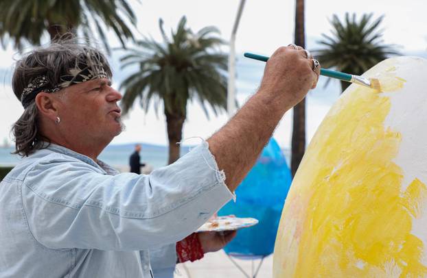 Split: Oslikavanje pisanica na Rivi u organizaciji braniteljske slikarske udruge BLU