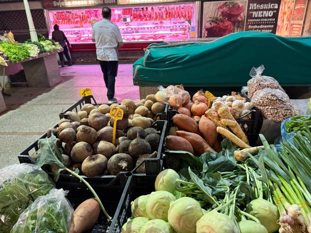 24SATA NA DOLCU Ovo su cijene s tržnice u Zagrebu uoči Uskrsa!