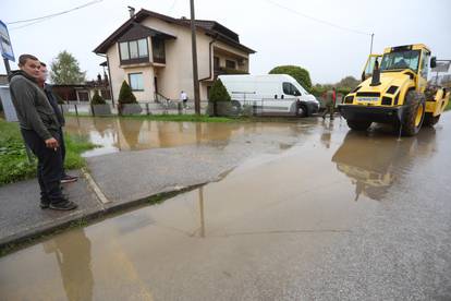 FOTO Sava se izlila iz korita u Zagrebu, Kupa raste i stvara nemile probleme u Karlovcu