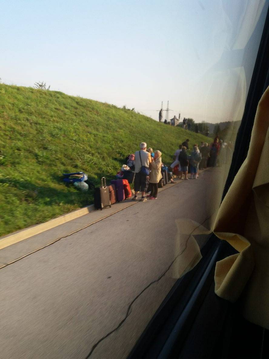 Vozačica umrla na mjestu, auto skoro završio na krovu dvorane