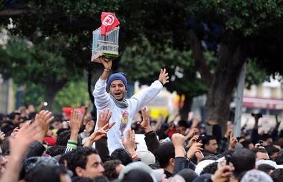 Kaos u Tunisu: Predsjednik je od mase pobjegao u S. Arabiju