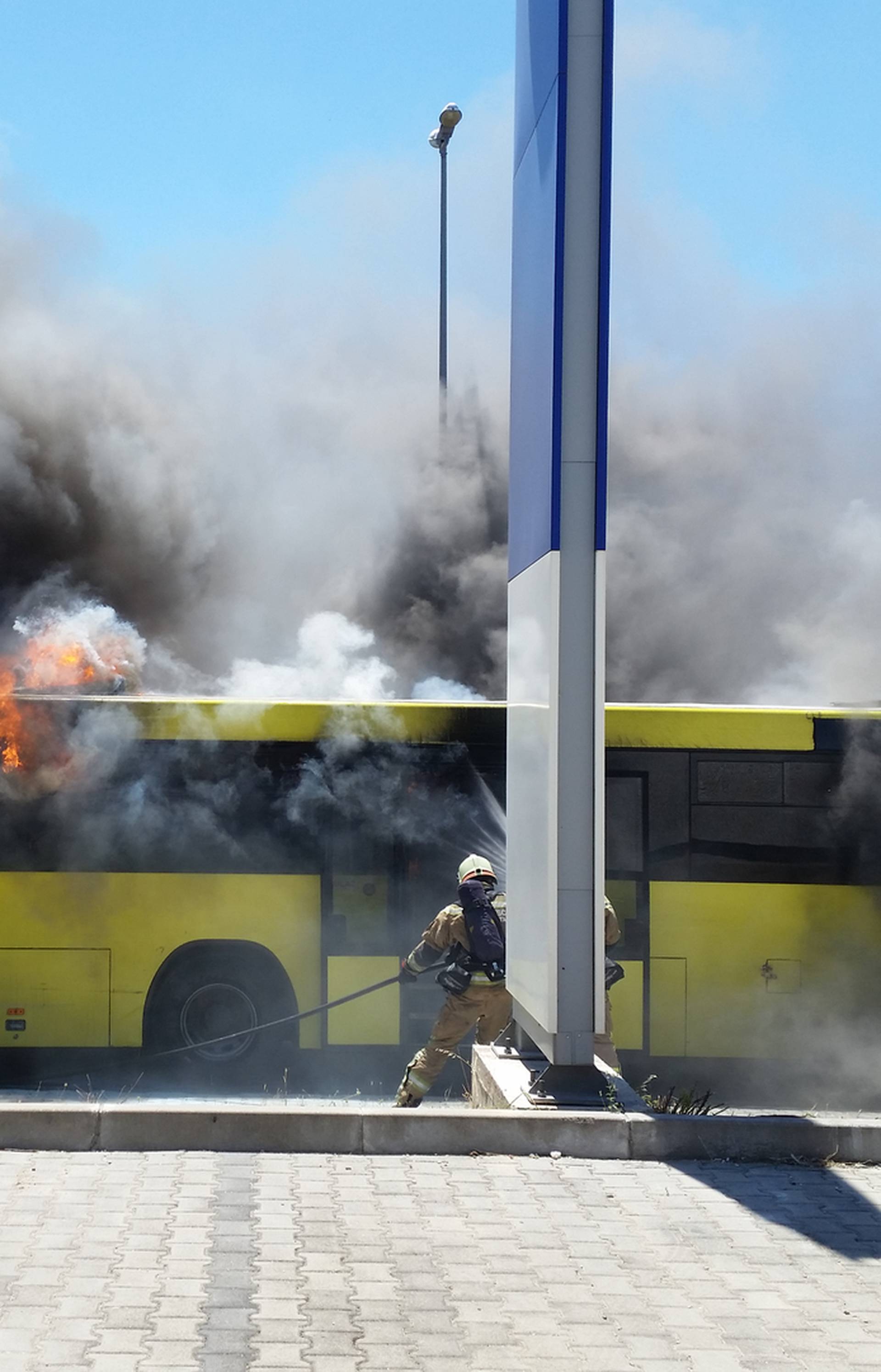 Buktinja u Splitu: 'Bježite svi van, cijeli autobus će izgorjeti!'