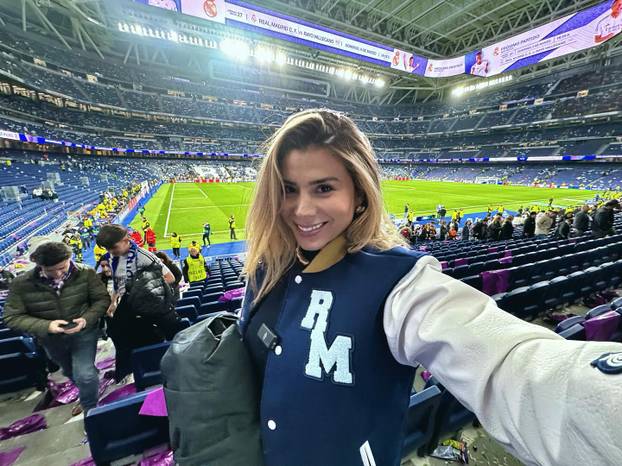 FOTO Fatalna plavuša tečno govori čak četiri jezika, a prije novinarstva bila je konobarica