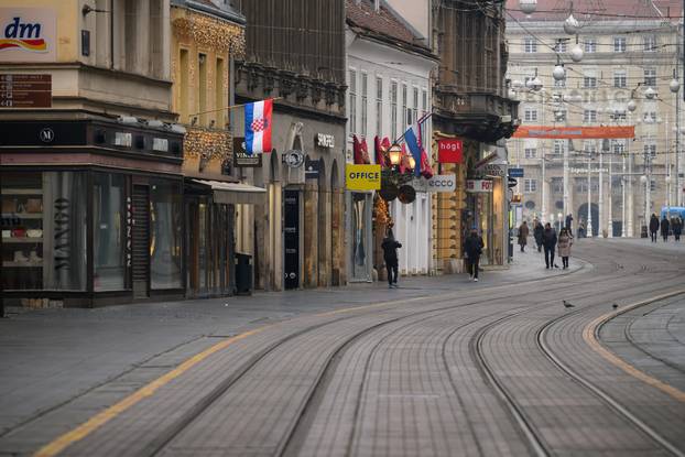 Prazne zagrebačke ulice na Božićno jutro