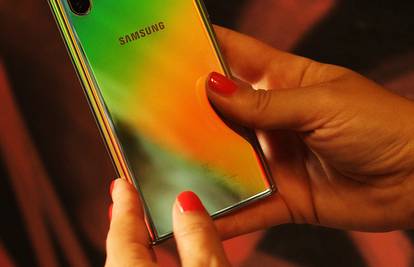 Prihodi kao lani, ali Samsung očekuje za trećinu manju dobit