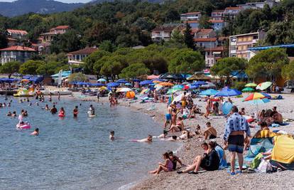 Na jednoj plaži u Hrvatskoj zabranjeno kupanje! Pojavila se smrtonosna bakterija u moru?