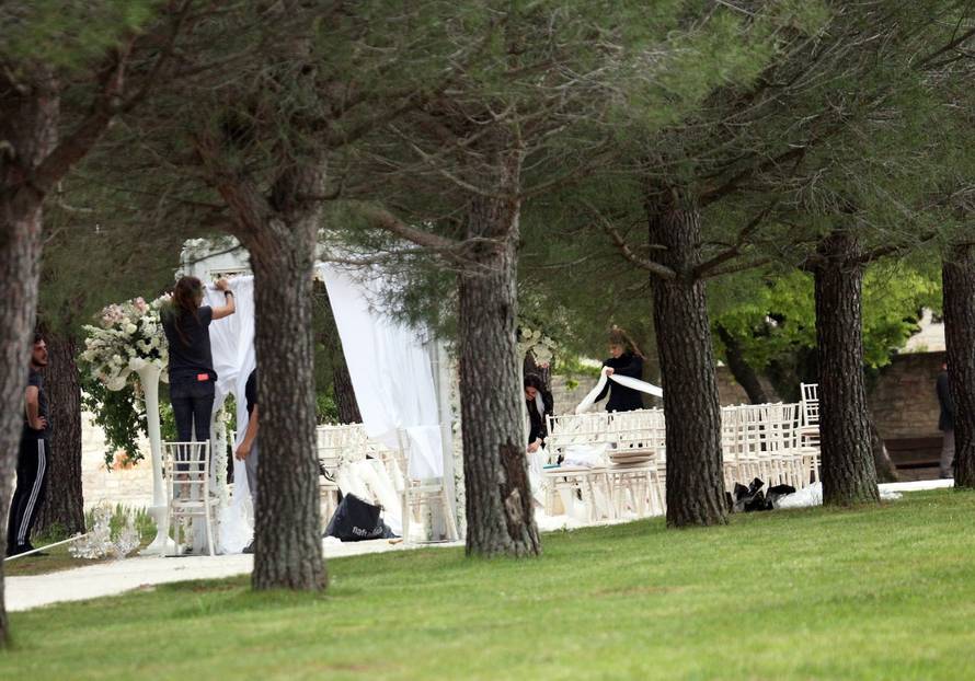 Udala se Maja: Majka ju pratila do Nenada, haljinu radio Mačak