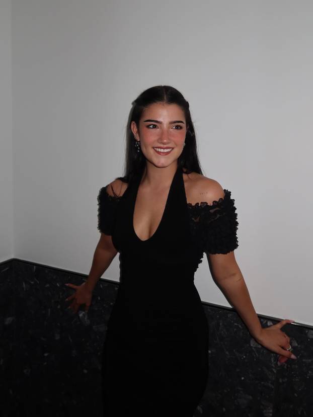 FOTO Ima preko 150 milijuna pratitelja, bolesno zarađuje, a ne skida se. Znate li tko je ona?