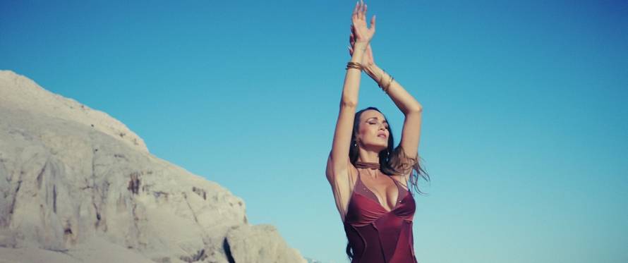 Feminnem novom pjesmom 'Ljubav zna kako se mostovi grade' dira u srca publike