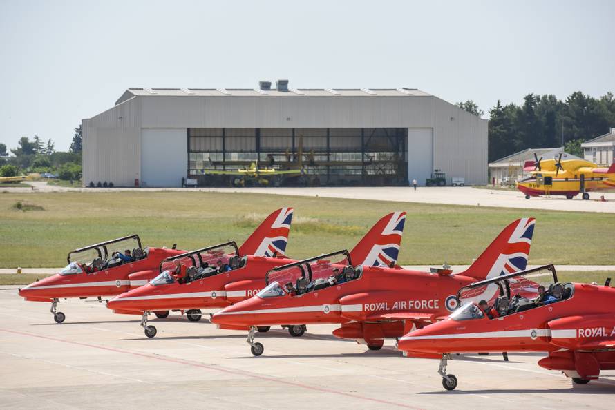 Kraljevska grupa Red Arrows posjetila je naša Krila Oluje