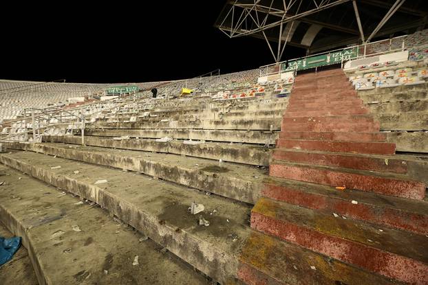 Split: Razbijene stolice nakon sukoba Torcide i policije 