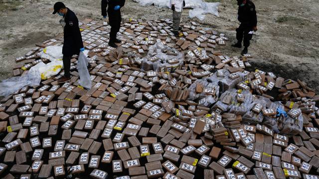 Salvadoran police burn 1.4 tons of cocaine seized in the high seas in Ilopango, El Salvador