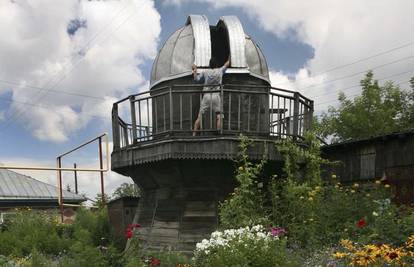 Zaljubljenik u zvijezde u vrtu izgradio opservatorij