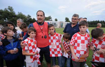 Međugorje: Navijači provalili u teren nakon treninga Hrvatske