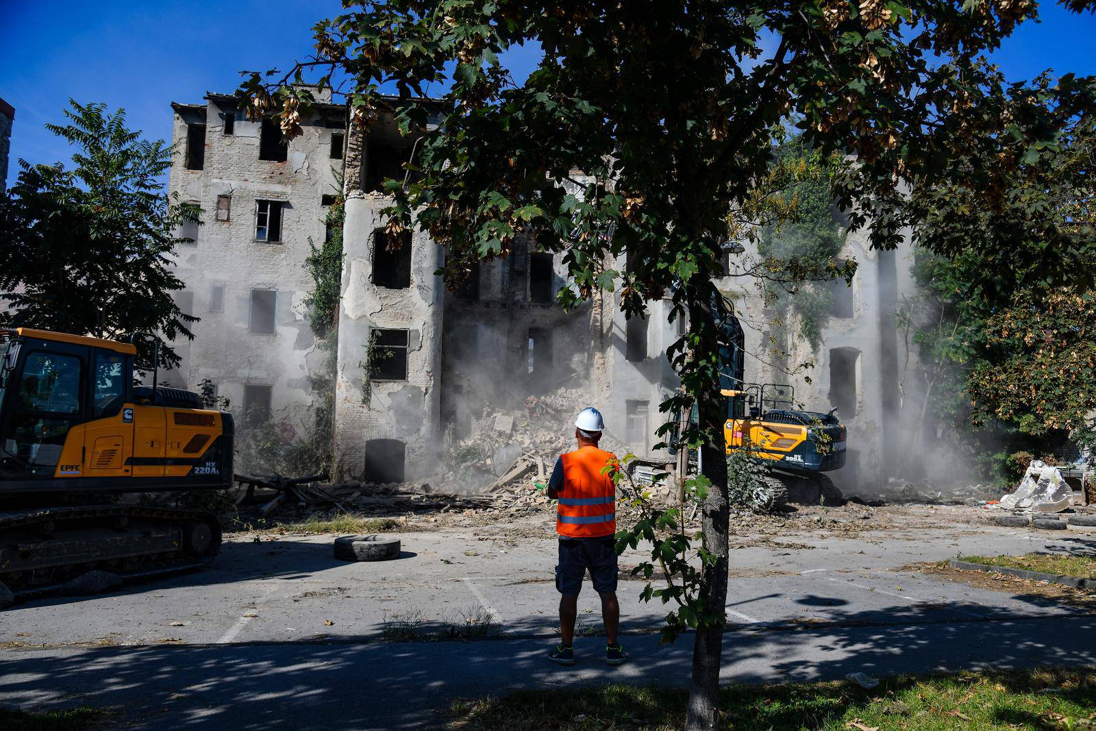 Zagreb: Rušenje zgrade u Paromlinskoj 