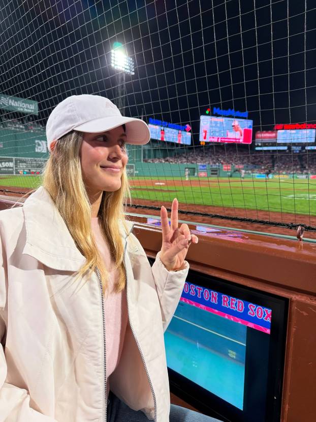 FOTO S 31 godinom oprostila se od tenisa, a zbog obrijane glave izgubila je vrijedno sponzorstvo