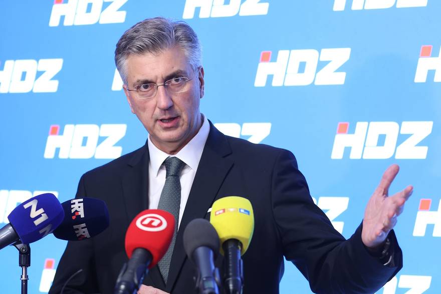 Andrej Plenković obratio se medijima nakon sjednice Predsjedništva i Nacionalnog odbora HDZ-a