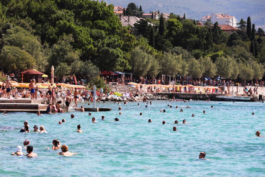 Novi Vinodolski: Plaže pune kupača