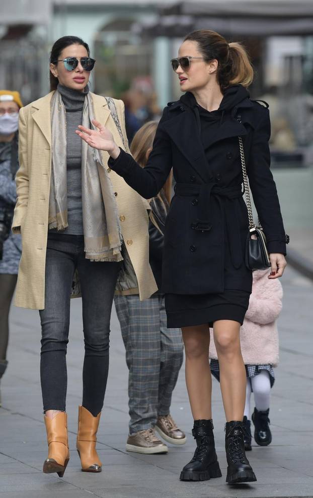 Zagreb: Antea Kodžoma i Maja Cvjetković prošetale Cvjetnim trgom