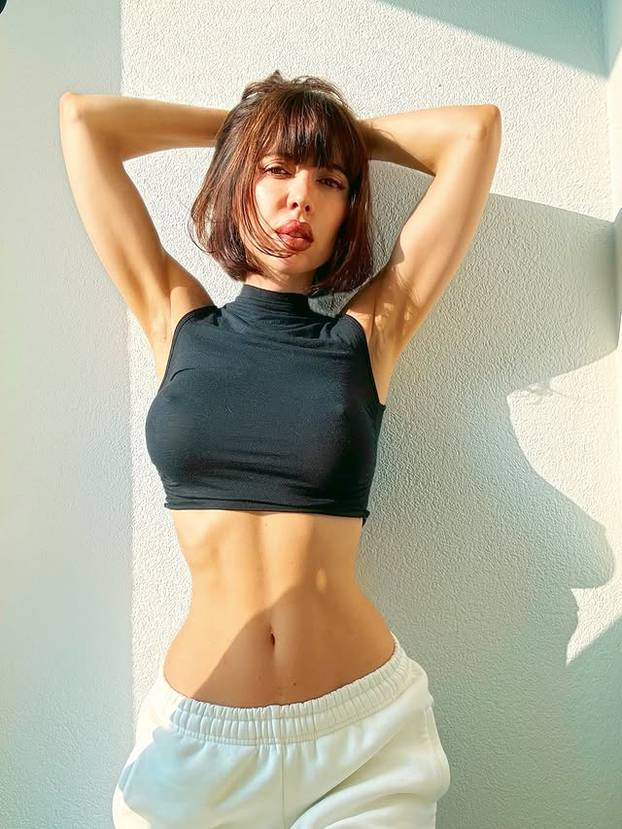 FOTO Umjetnica šetala Korzom potpuno gola i šokirala građane