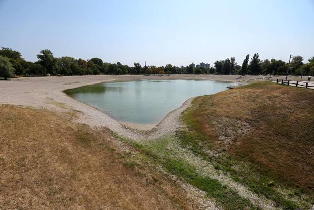 Zagreb: Malo jezero na Bundeku gotovo je potpuno presušilo