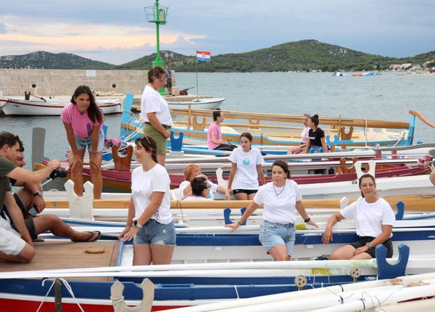 FOTO Ženska regata u Betini oduševila mještane i turiste