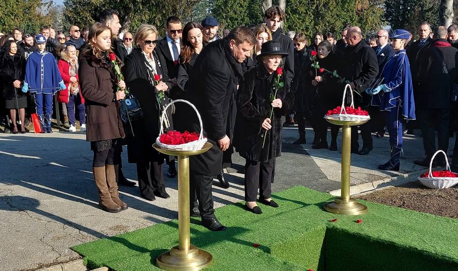 Legendarni trener Ćiro Blažević pokopan na Aleji velikana na Mirogoju: Stotine ga ispratile